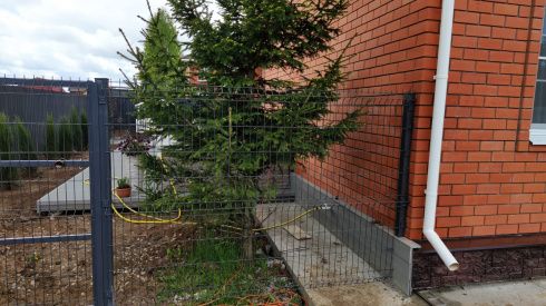 Забор из 3д панелей цвета серый графит