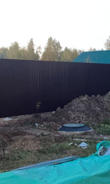 Фото забора из профнастила в Тверской области