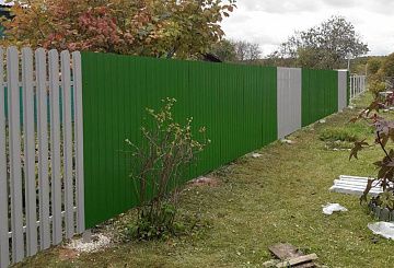 /zabory-iz-metallicheskogo-shtaketnika/kombinirovannyj-iz-profnastila/